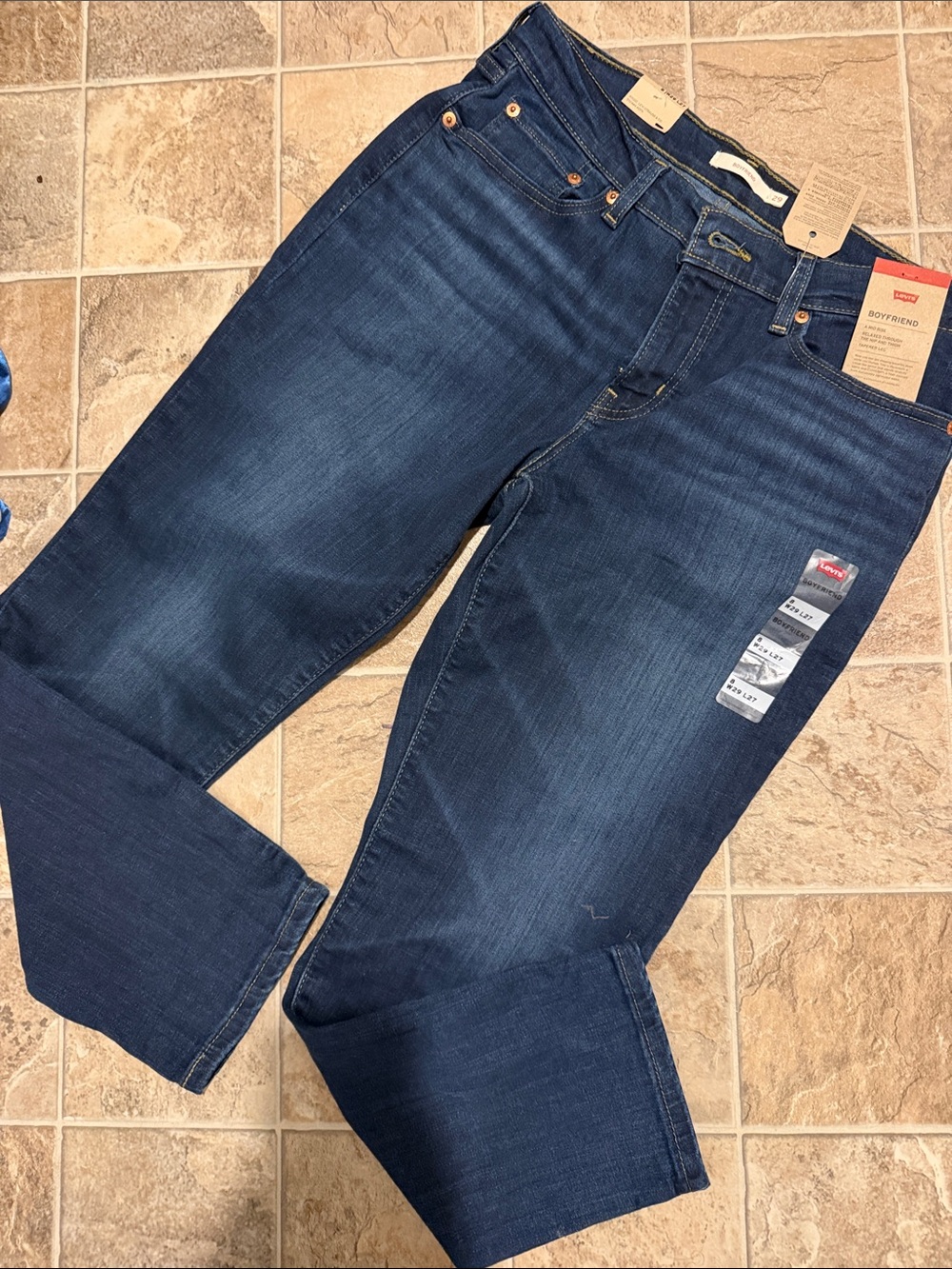 Levi’s boyfriend jeans